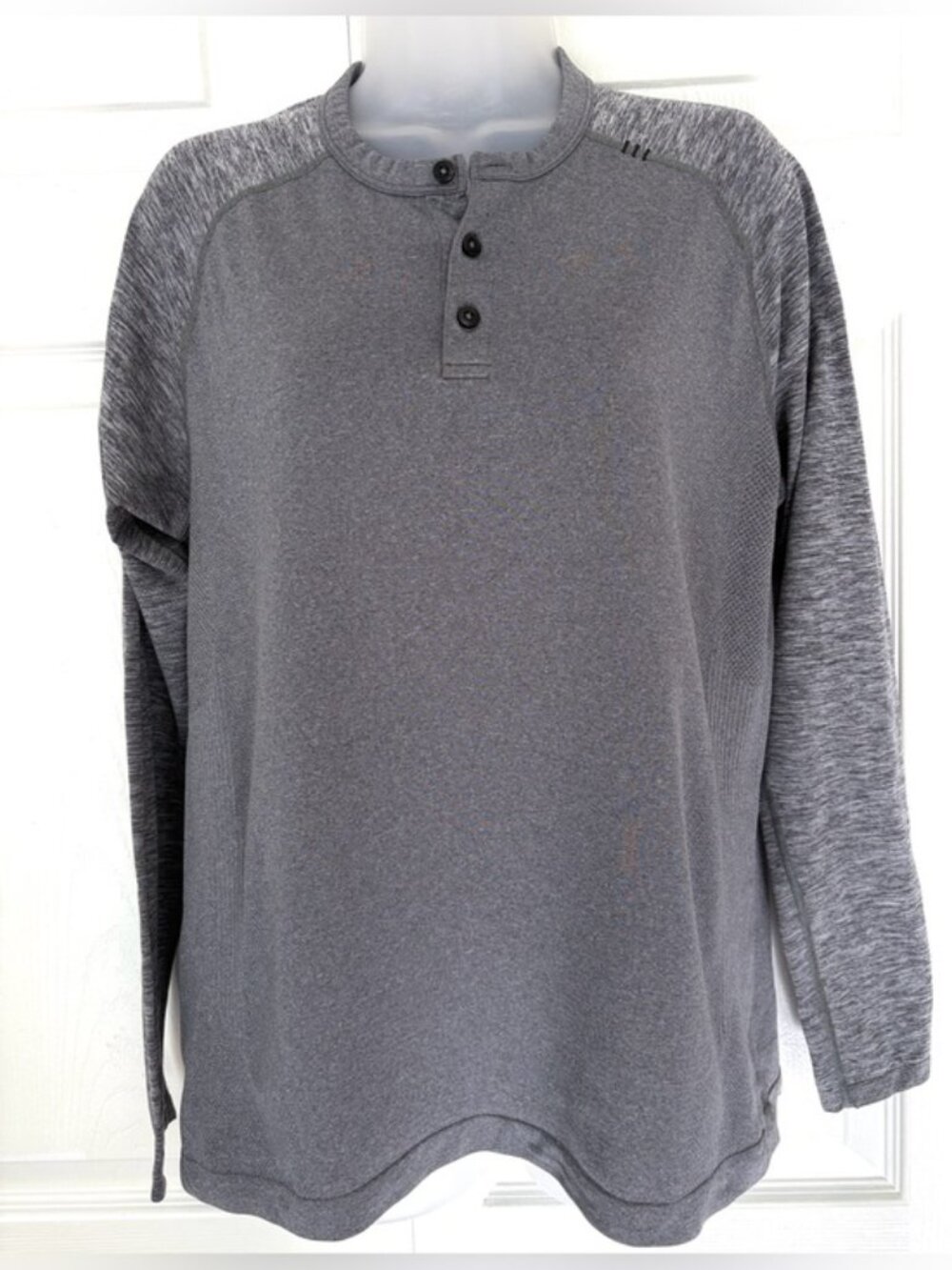 Lululemon athletica Men's Metal Vent Tech Long Sleeve Henley Heather Gray size M - Picture 2 of 12